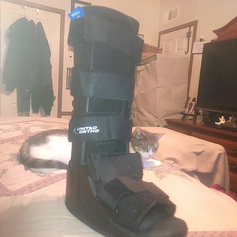 Standard Walking Boot - United Ortho size MD